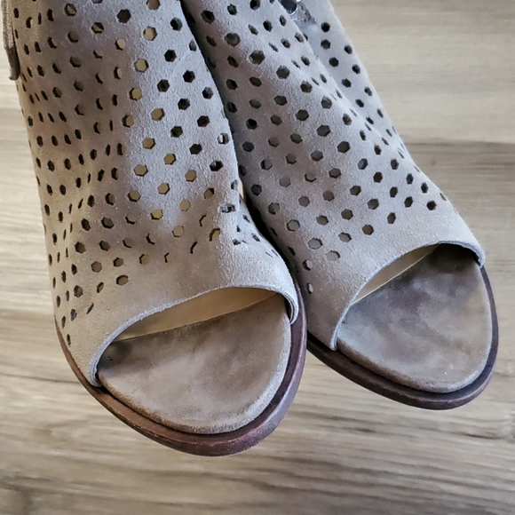 Rag and Bone Wyatt Gray Perforated Block Heels - Picture 10 of 16